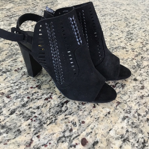 SOLD-Steve Madden black open toe booties S 10 NWOB - Picture 2 of 7